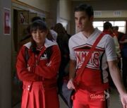 Blaine ist mit Tina bei den Cheerios