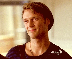 Tumblr mjbxlsLg3B1qidrf8o4 250.gif