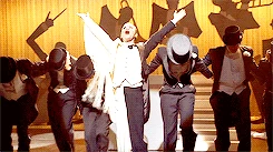 Tumblr mgu9a2pvGD1ra5gbxo12 r1 250.gif