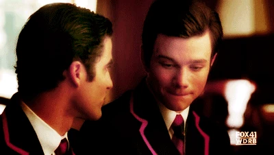 Klaineseshoulderbump.gif