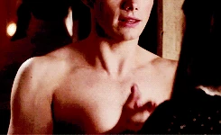 Tumblr mwaibzGbAw1qaxxelo1 250.gif