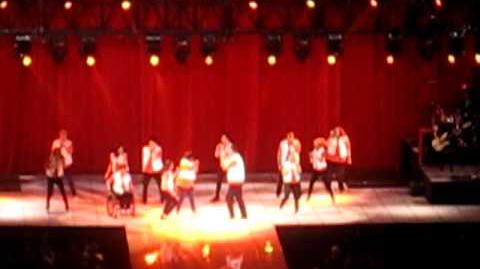 Glee_Live!_2011_Boston-_Don't_Stop_Believin'