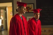 Blaine und Sam probieren ihre Klamotten an