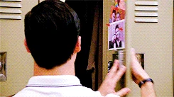 Tumblr mywpuwiaQT1ra5gbxo5 r1 250.gif