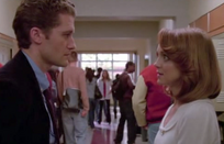 Terri beobachtet Emma und Will.