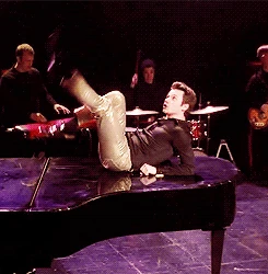 Tumblr mxg7xk6d5d1r1v397o2 250.gif