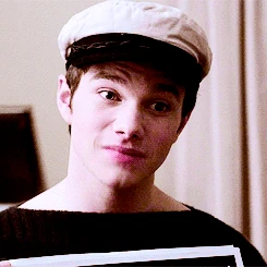 Tumblr n7yntpIBlA1qaxxelo1 r1 250.gif