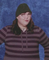 Lauren: Entra in Il primo bacio Esce in La F asiatica.