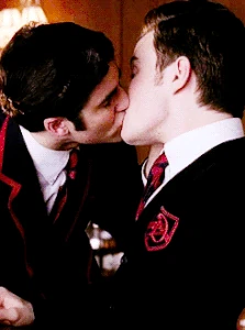 Tumblr n2h6vcMGsx1qaxxelo2 250.gif