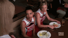 Glee1x14brittana03.gif
