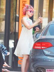 Dianna Agron Dyes Her Hair Pink-6-435x580