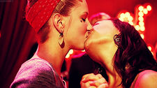 SantanaLopez&BrittanyPierceKissing-Brittana