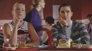 Brittany mit Blaine in der Mittagspause