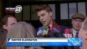 Hunter wird von den Reportern interviewt