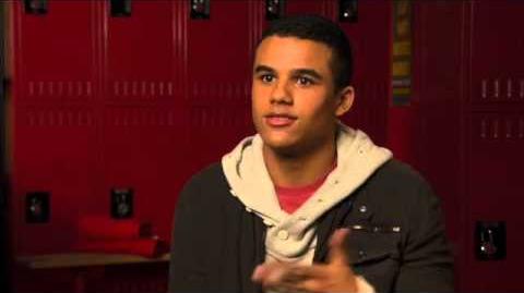 GLEE_-_4x01_"The_New_Rachel"_Season_Premiere_EPK_-_"Jacob_Artist_Jake_Puckerman"