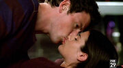 S1E1 Finn and Rachel first kiss