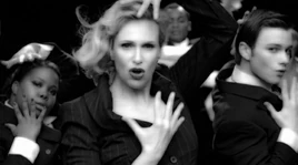 Sue-Sylvester-Vogue-Glee-01-2010-04-13
