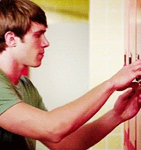 Tumblr meat57682A1qd1240o15 r2 250.gif