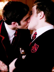 Tumblr n2h6vcMGsx1qaxxelo3 r1 250.gif