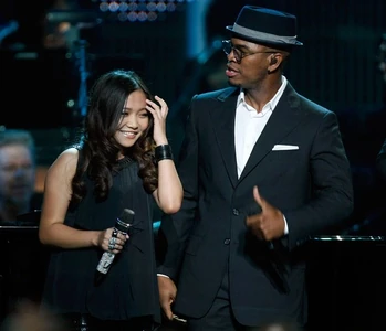Charice performing "Earth Song" with Ne-yo