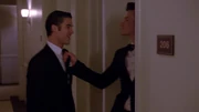 Kurt zieht Blaine ins Zimmer