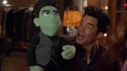 Elliott und seine Puppe bei The Fox