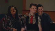 Mercedes, Blaine und Kurt sehen sich Teach Your Children an
