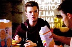 Tumblr n8o6lvOwBQ1ra5gbxo5 r1 250.gif