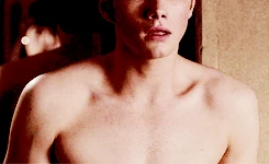 Tumblr mwaibzGbAw1qaxxelo7 r1 250.gif