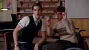 Artie mit Blaine bei Boys/Boyfriend