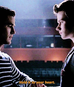 Tumblr n7674vP6201szmgpbo2 250.gif