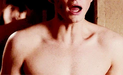 Tumblr mwaibzGbAw1qaxxelo6 250.gif