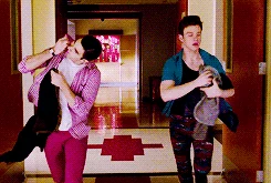 Tumblr njnzfhs5Li1tc1un5o2 r2 250.gif