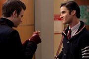 -glee--episode-3-9-p-klainegift