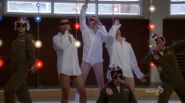 Old Time Rock And Roll / Danger Zone (Sam, Blaine & les garçons des New Directions)