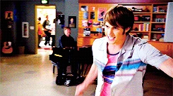 Tumblr n9lusv6xqp1ra5gbxo6 r1 250.gif