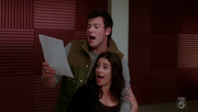 1x12 Finn and Rachel in Smile