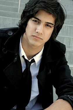 Avan-jogia-photo-21