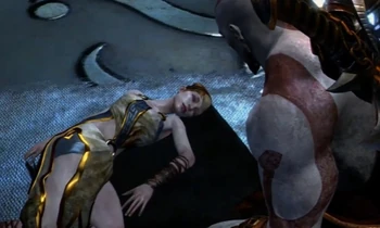 Pandora después de ser rescatada por Kratos.