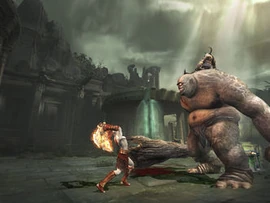 Kratos contra un Cíclope Demente en God of War II.