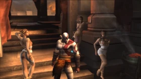 As prostitutas na entrada do bordel.