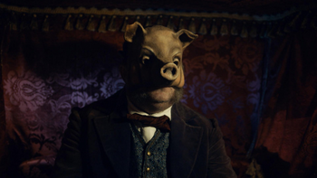 В маске свиньи