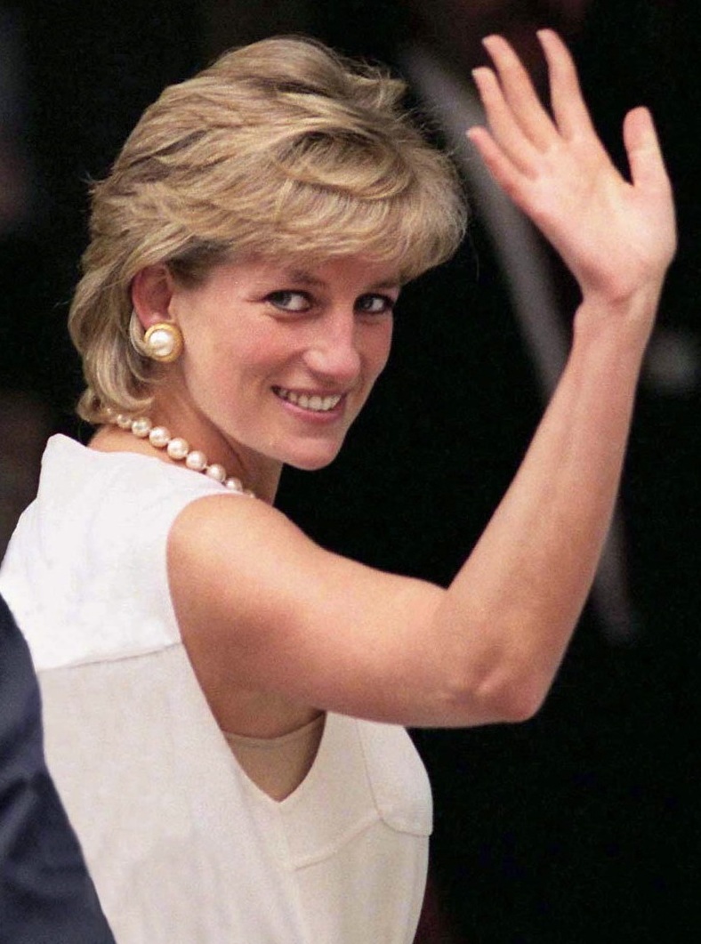 Wedding dress of Lady Diana Spencer - Wikipedia
