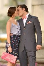 9e04870b8020a6e9 Filming-S3-blair-and-chuck-7324517-400-600