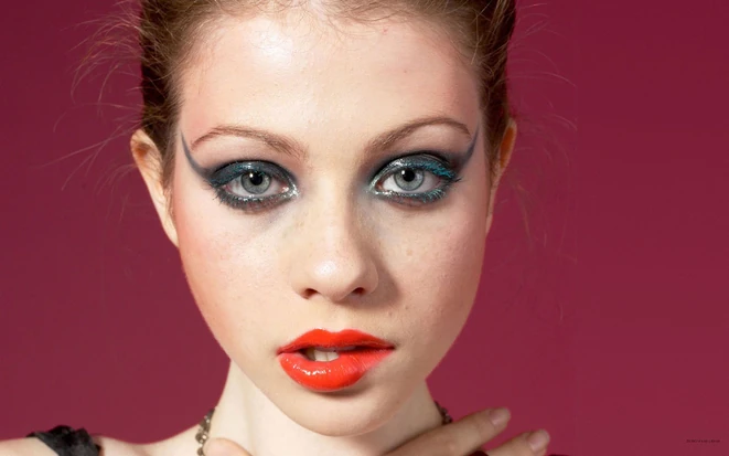 Michelle Trachtenberg (269 KB)