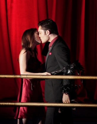 gossip girl blair and chuck kissing