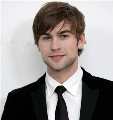 Chace-crawford-suit-tie-stubble-cute-eyes-hair-sideburn-smile-white-teeth-gossip-girl-star-celeb-photo