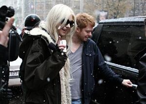 Taylor-momsen-paris-snow.jpg