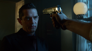 Jim Gordon pointing a gun at Theo Galavan