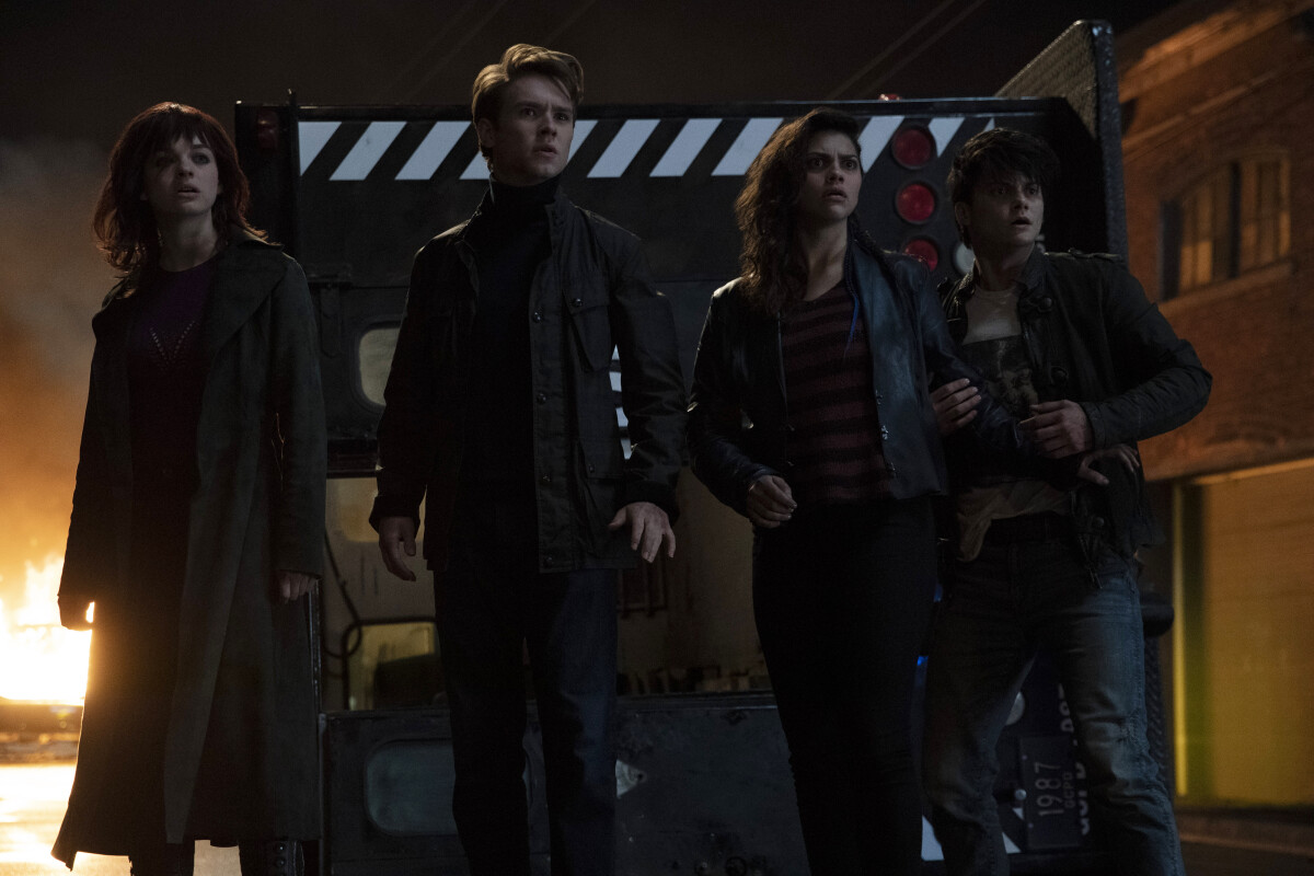 Gotham Knights episode photos the team saving the city